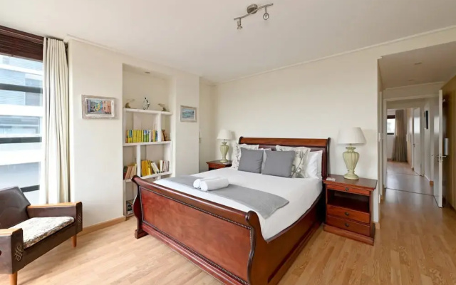 Two Bed Spacious 6th Floor Ocean Views