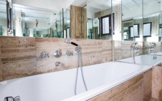 Pantheon Square Family Apartment