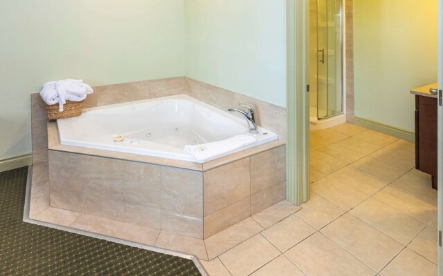 Days Inn & Suites Whitecourt