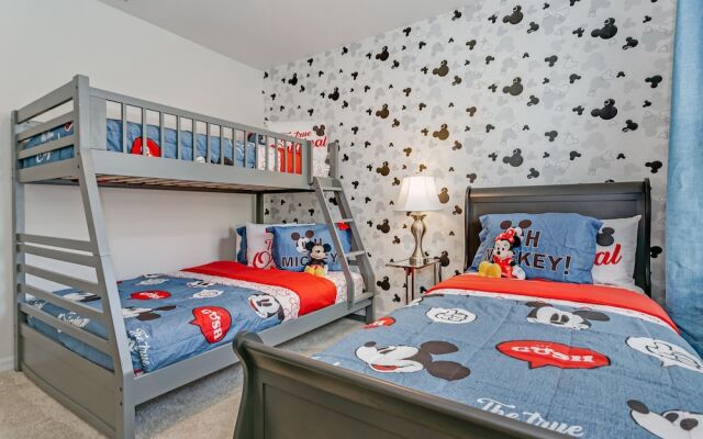 7 Bed 5 Ba Villa with Games, Pool & Spa