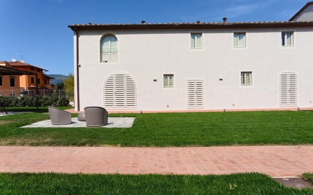 Trilo Classic Modern Apt Close to Pistoia