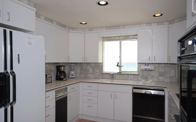 Shoreline 1081 Condo by RedAwning