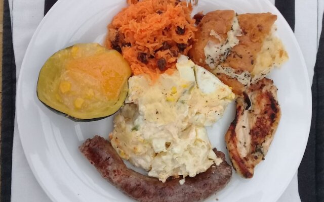 Stone Circle Lodge & Backpackers