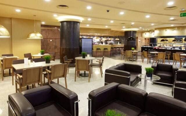 Suites Plaza Hotel & Wellness