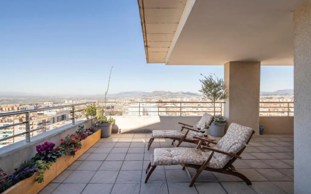 Atico Top Granada, Penthouse, 18-19th floor, City Centre, Views, Terrace, Free Parking - Apartment in Granada - Photo 3