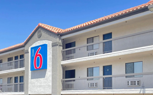 Motel 6 Barstow