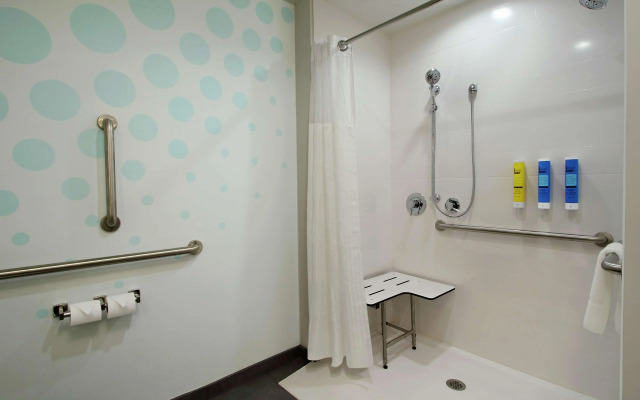 Tru by Hilton Mobile