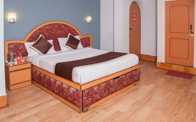 OYO 10068 Hotel Rathna