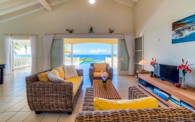 ? Casa Flamboyan ? Bright Villa With Sunny Lounge Area