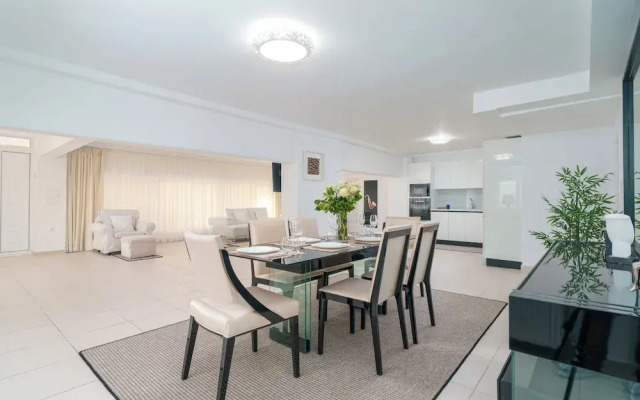 Voula Luxury Modern Living with Garden