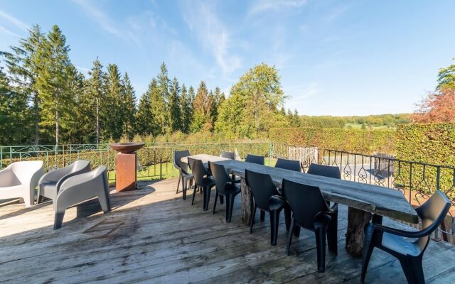 Lush Chalet Near Lake of Butgenbach