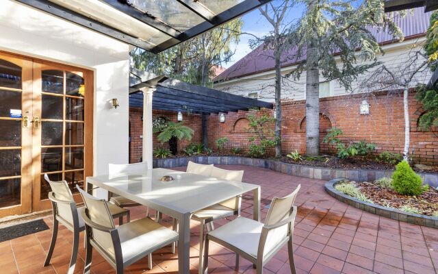 Grosvenor Court Apartments Hobart