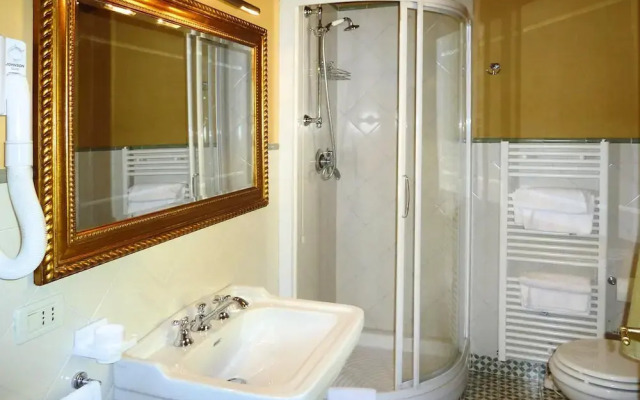 Estate in Monte Serra With Pool & Olive Trees