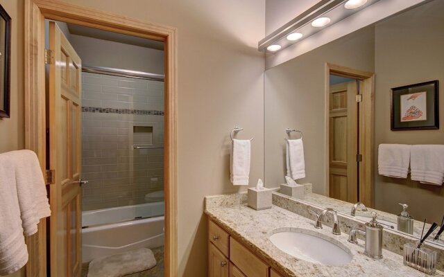 Tall Pines Lodge 4 Bedroom Townhouse by RedAwning