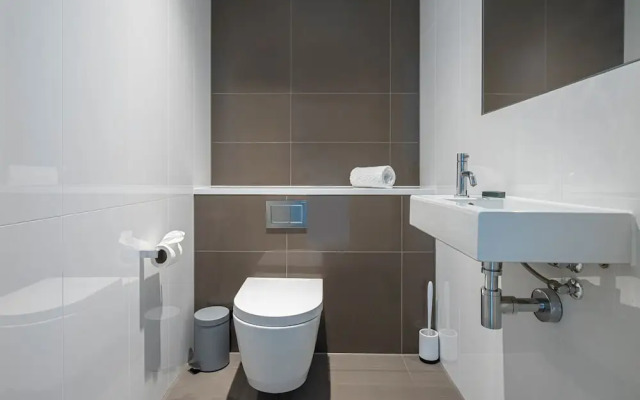 Inspiring Three-bedroom Apartment With City Views