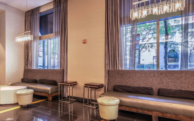 Courtyard by Marriott Chicago Magnificent Mile