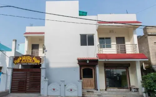 OYO 14505 Regal Stays