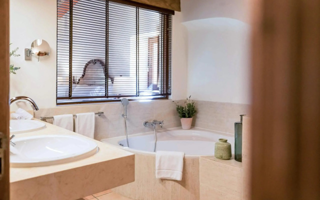 LJs Ratxo Eco Luxury Retreat