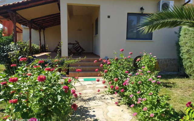 Giorgos Garden House