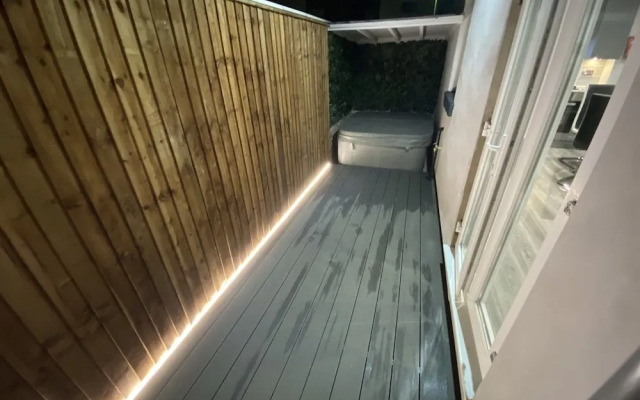 Edward Place Luxury Hot Tub Apartments