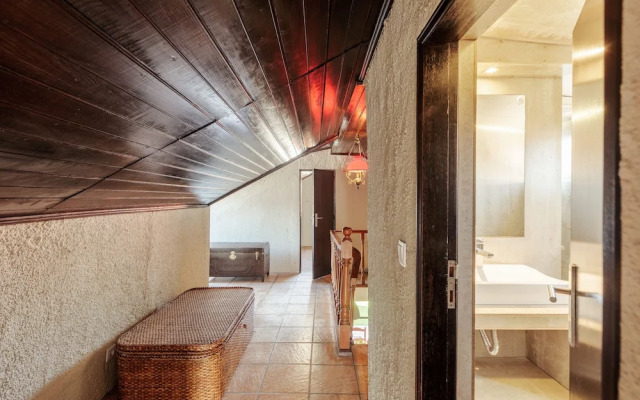Aroeira Pool House by Lisbon-Coast