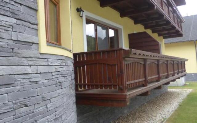Apartman Naji - Tale