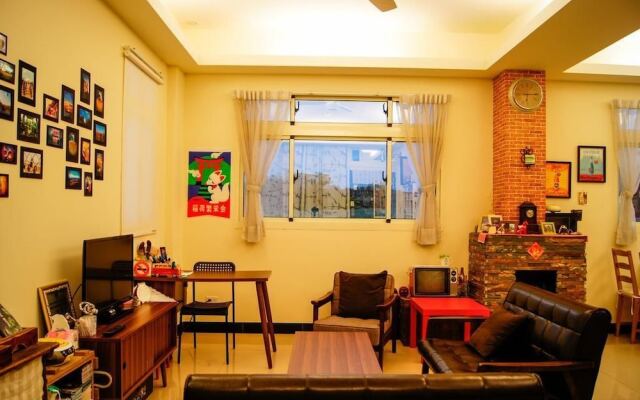 Happy Tree Hostel