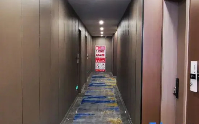 Yueyang Hotel (Wildlife Park Commercial Lane)