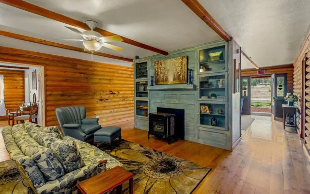 Quarter Horse Inn / Heather Room