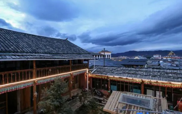 Shangri-La Wangshan Xiaoyuan Inn (Dukezong Ancient City Shop)