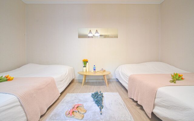 Season Helloworld House - Hostel