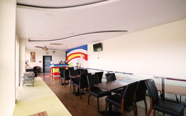 Blitz Hotel Batam Near Sultan Mahmud Ri'ayat Shah Mosque
