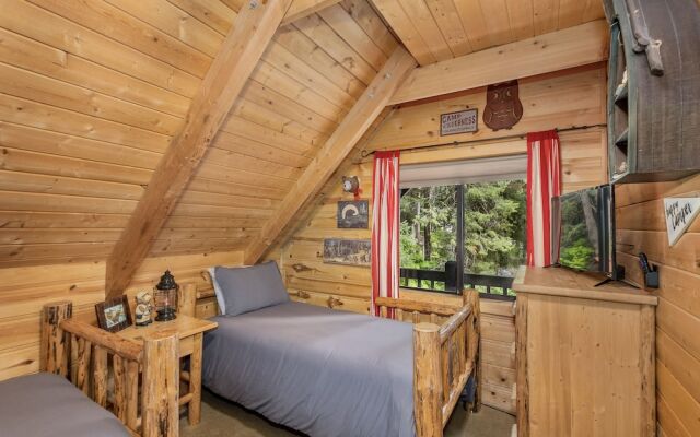 Thyme Out 2 Bedroom Home by NW Comfy Cabins by RedAwning