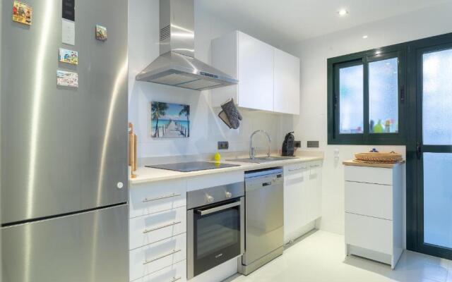 2193-Modern Apt with Terrace And Seaview