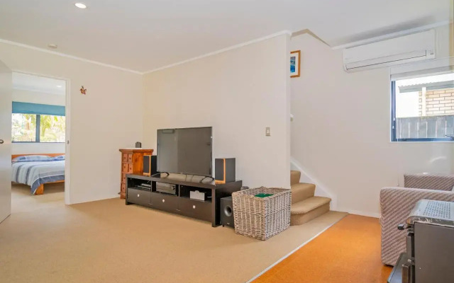 The Bungalow at Matarangi - Matarangi Holiday Home