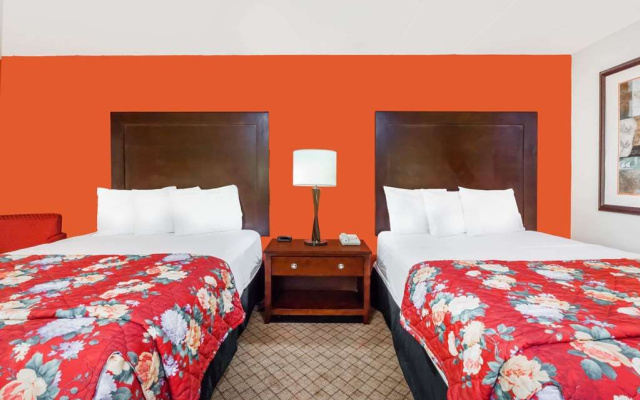 Ramada Lansing Hotel And Conference Center