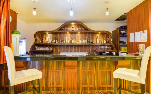 FabHotel Pentagon Next