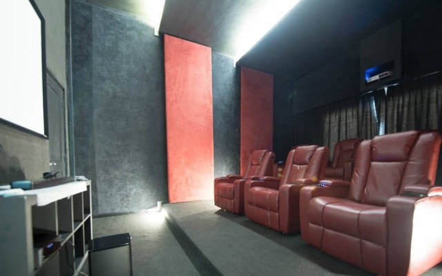 7 Bedrooms Luxury Colonial Villa Complete New 2017