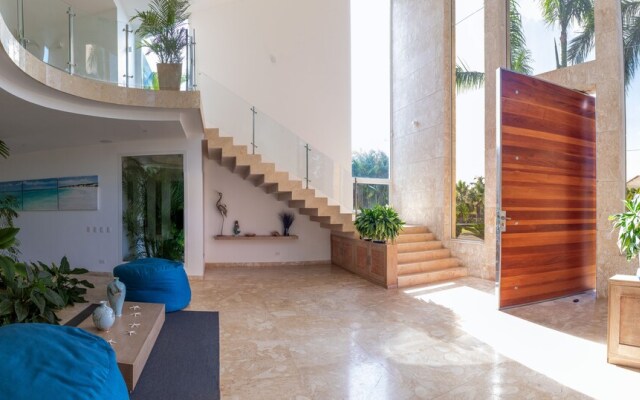 Luxury Villa Waterfall - Pool & BBQ