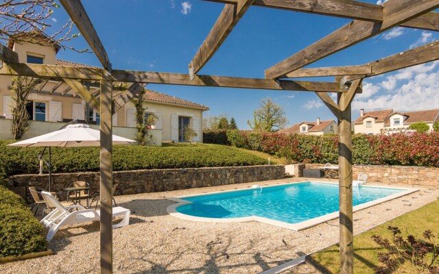 Luxurious Villa in Rouzede with Private Pool