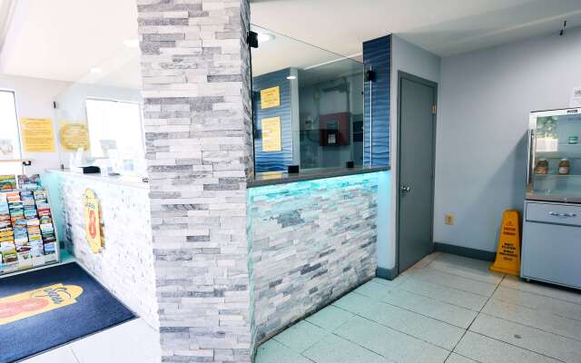 Super 8 by Wyndham Pueblo