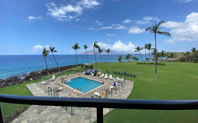 Kihei Surfside, #305 1 Bedroom Condo by RedAwning