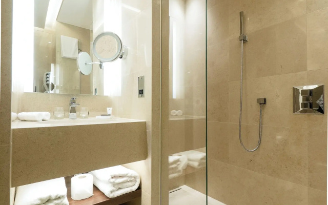 One Warwick Park Hotel