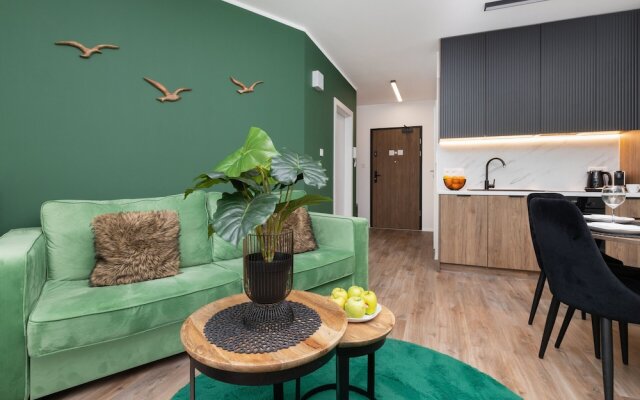 Green Apartment in Gdansk by Renters