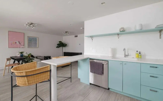 Upstay - Chic Clarksville Condo Near Downtown Austin