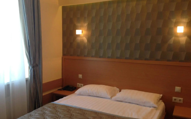 Business Tourist Hotel