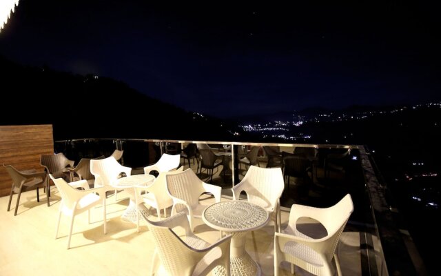 OYO 12324 Home Luxury 2BHK Kasauli