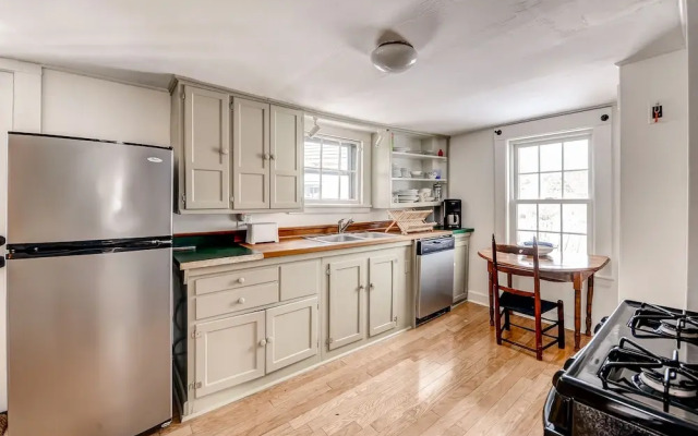Ipswich Cottage: Beautiful Views, 5 Mins to Beach