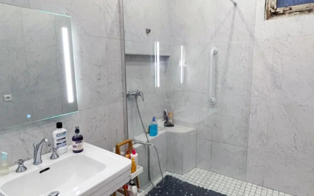 beautiful flat in the center of Paris 6 th district