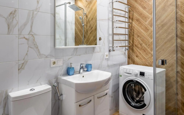 Romari Проспект Свободи 15